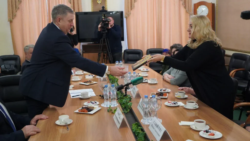 В Брянске губернатор Александр Богомаз встретился с матерями героев
