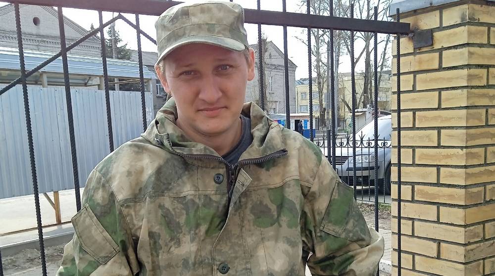 Участвующий в СВО отец троих детей во время отпуска обвенчался с женой в Локте