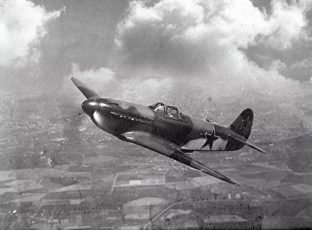 Брянские поисковики начали раскопки на месте крушения сбитого во время войны самолёта