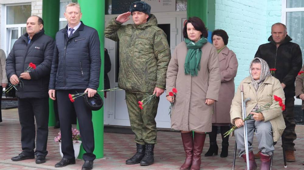 Чтобы помнили: В Севском районе установили мемориальные доски героям СВО