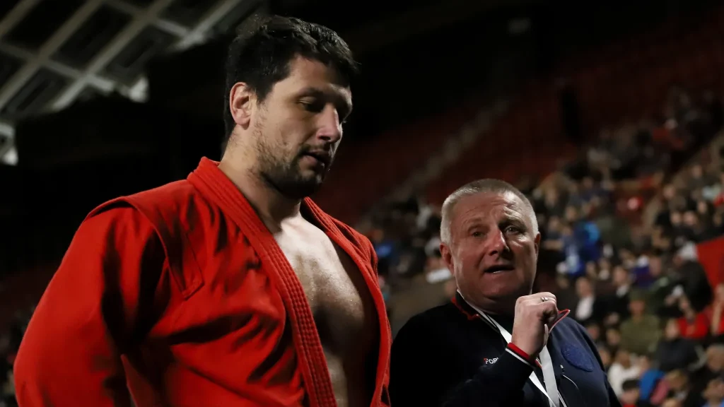 Знаменитый брянский самбист Артем Осипенко скромно прокомментировал победу на чемпионате