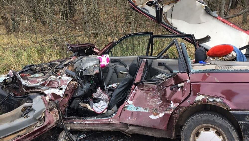 Под Брянском в ДТП на трассе погиб попавший под КамАЗ 64-летний водитель Volkswagen