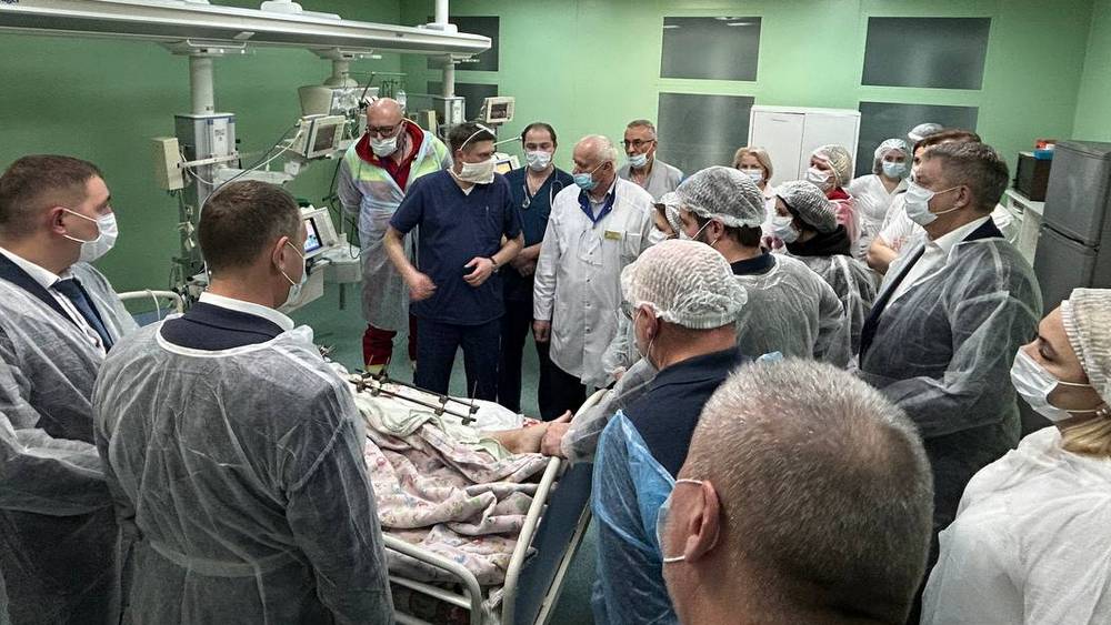 Брянский губернатор навести в больнице раненных в гимназии №5 детей