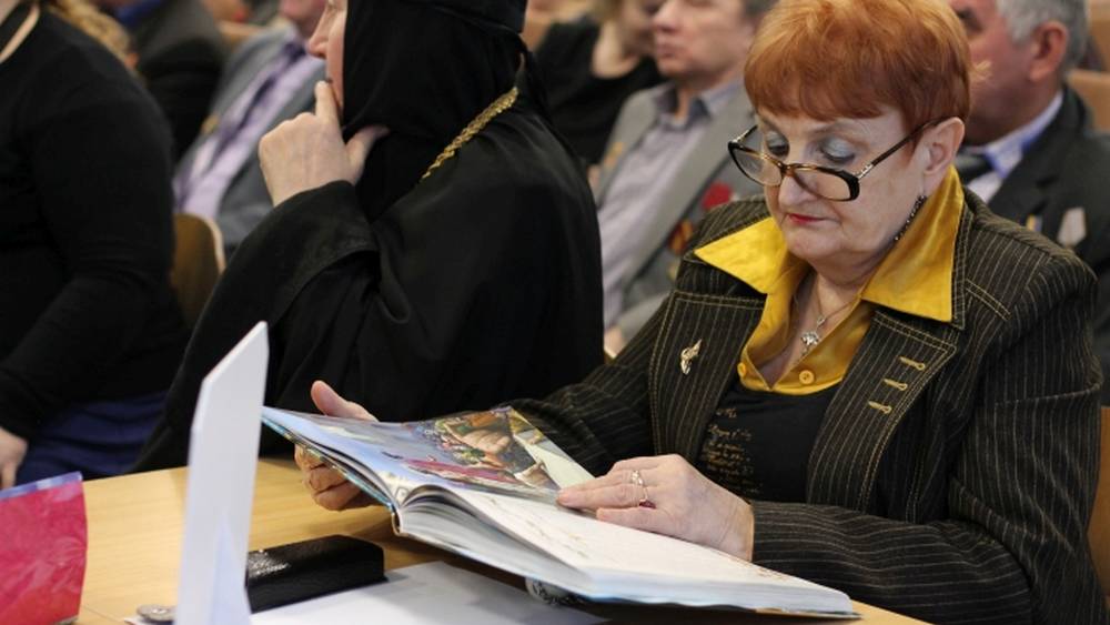 В Клинцах простились с бывшим директором гимназии № 1 Ларисой Мартыненко