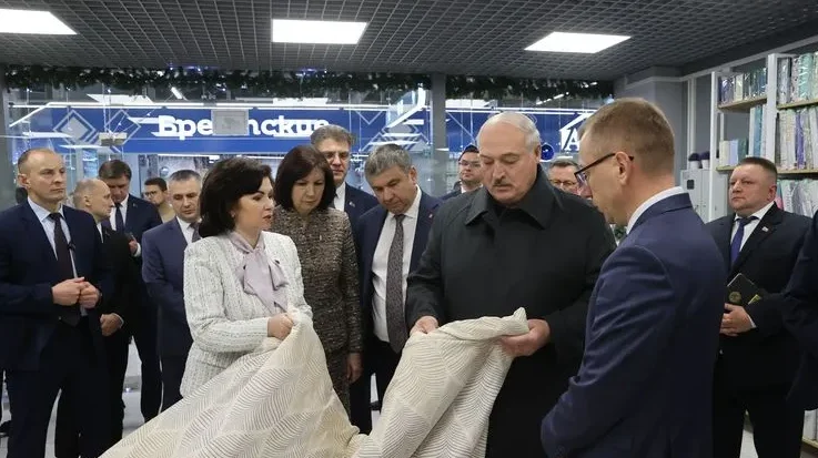 Президент Белоруссии Александр Лукашенко решил построить магазины в Брянске