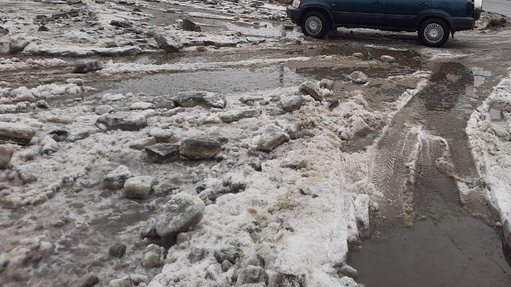 В Сураже Брянской области многоквартирный дом затопило из-за снега  и мусора