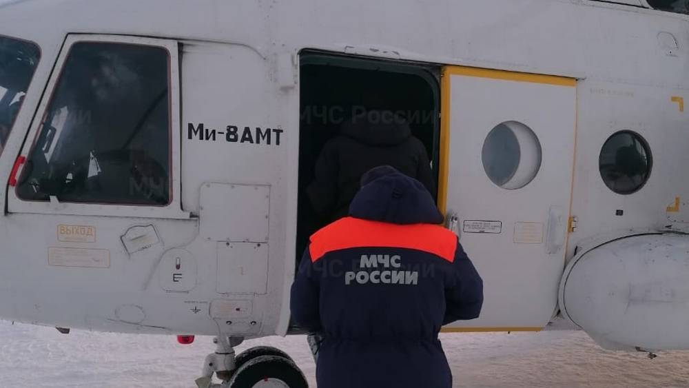 Вертолет МЧС с врачами прибыл в Брянск для эвакуации раненных при стрельбе в гимназии
