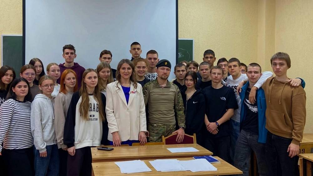 Участник СВО встретился с учениками Брянского училища олимпийского резерва