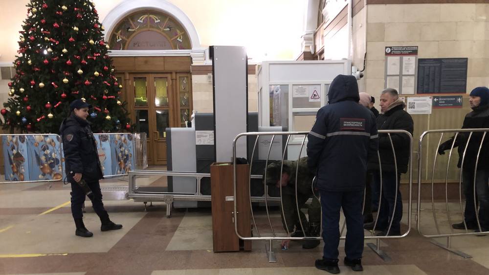 В Брянске усилили меры безопасности на вокзале с елочкой
