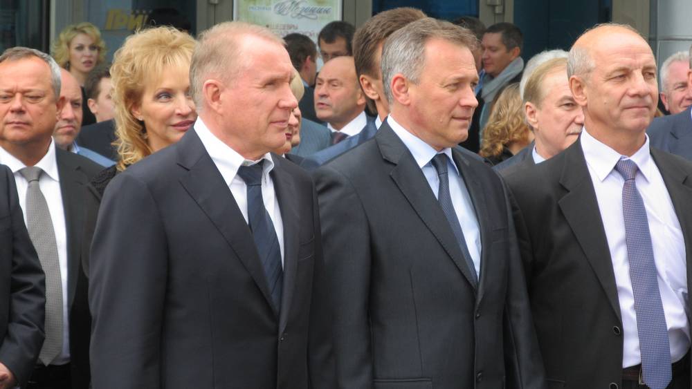 Скрывшийся от следствия на Кипре богатейший брянец решил подарить родному городу миллиарды?