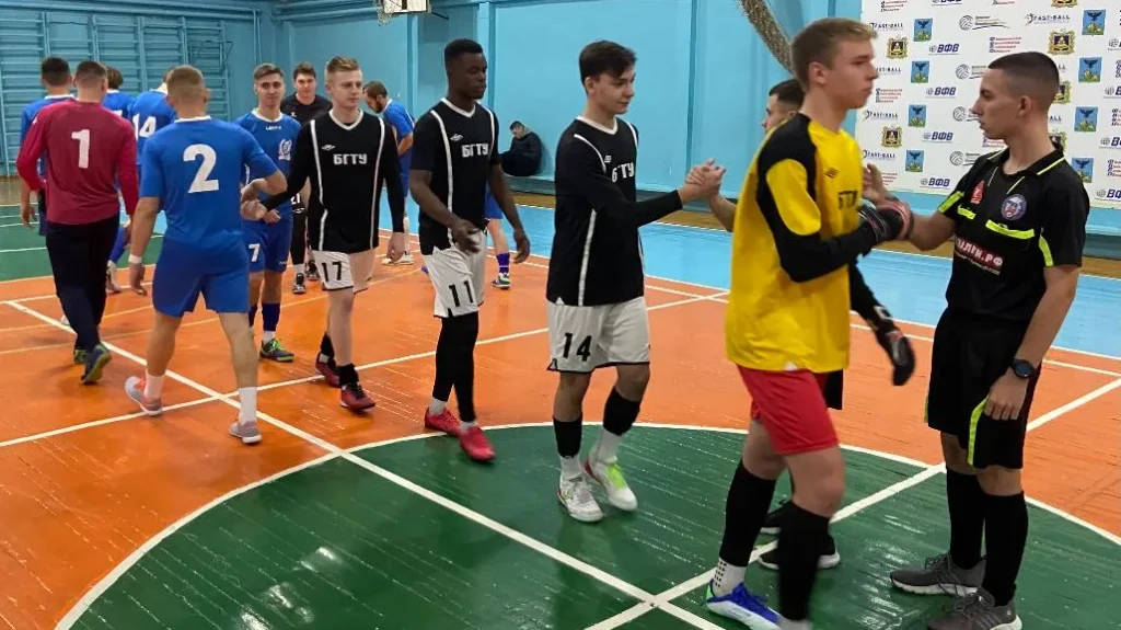 Брянские студенты сразились в турнире по мини-футболу