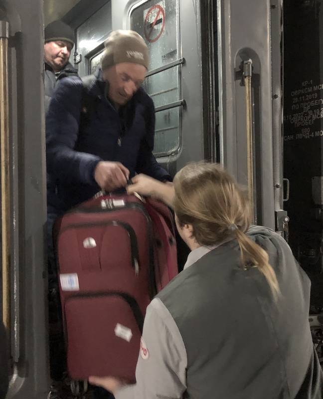 Молодой брянский проводник поразил пассажиров московского поезда учтивостью