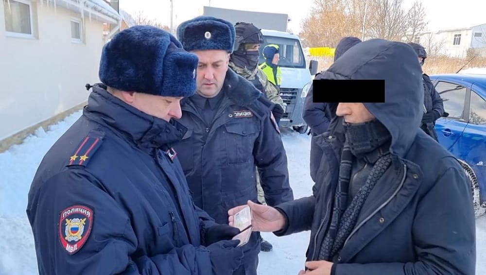 В Брянской области 20 бывших иностранцев с паспортами РФ не встали на воинский учёт