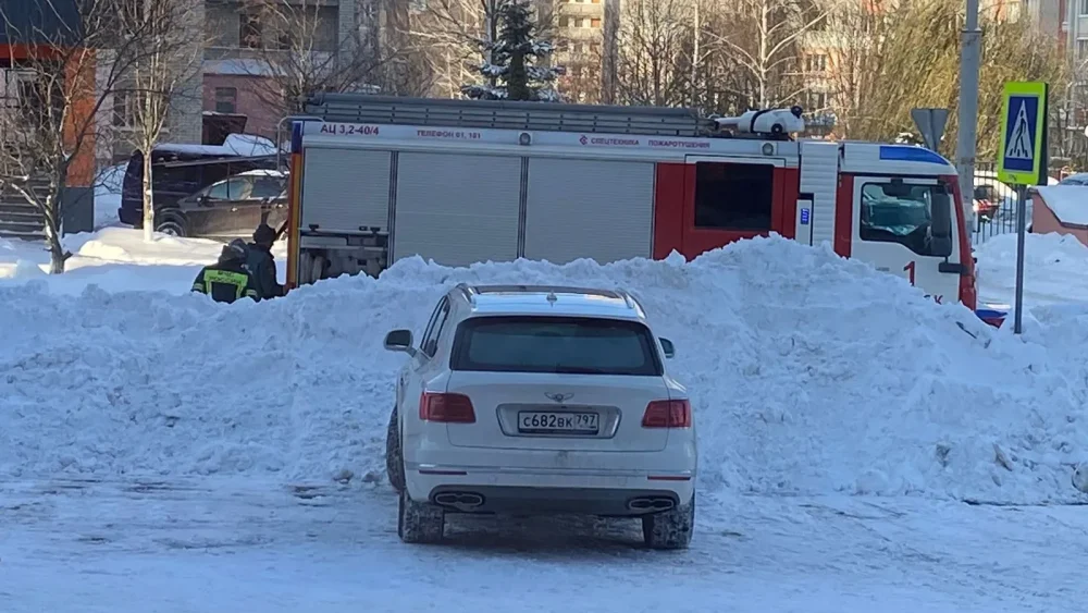 В Брянске на улице Крахмалева загорелся автомобиль