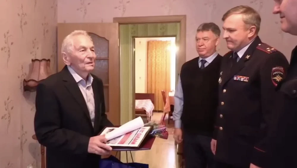В Брянске поздравили с 92-летием бывшего начальника следствия Валерия Михеева