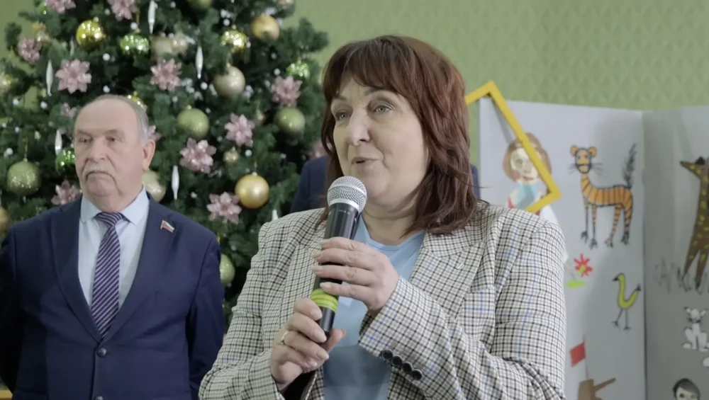 Более трех тысяч сладких подарков передали из Брянской области в Брянку