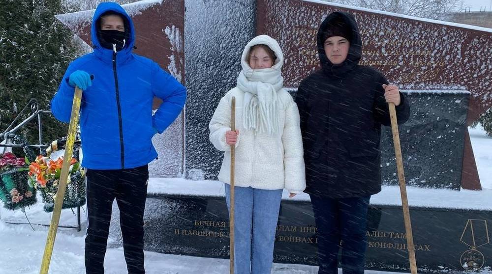 В Брянской области к акции «Огни памяти» присоединились учащиеся Локотской школы