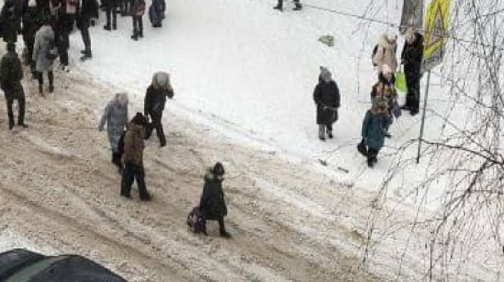 В Брянске утром 12 декабря из школ № 14 и 25 эвакуировали учеников и педагогов