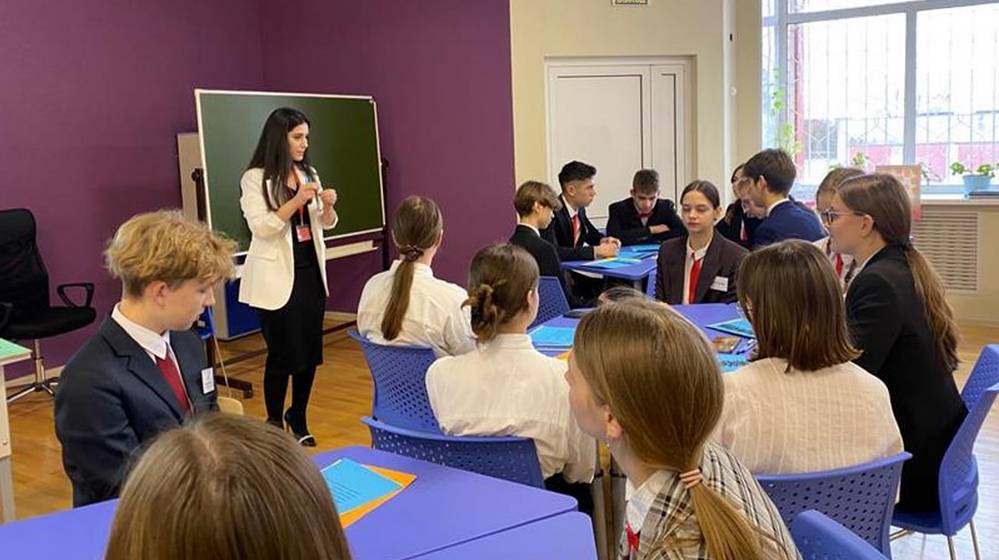 В брянском лицее на форуме учителей обсудили будущее планеты и объявили сбор помощи детям