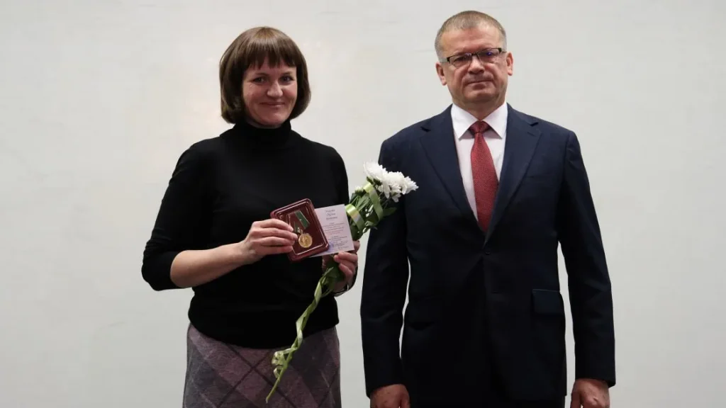 Судью Советского райсуда Брянска Оксану Хохлову наградили медалью