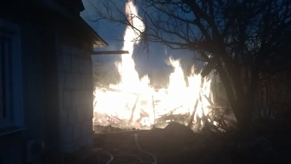 Украинские формирования из РСЗО обстреляли в брянском поселке Суземка предприятие и дома