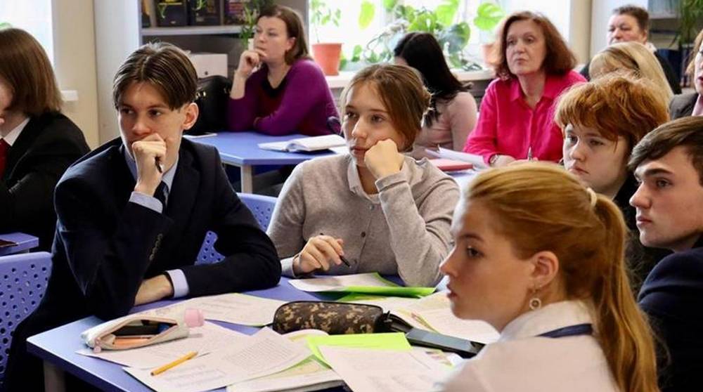 Школы Брянской области получили знаки качества образования