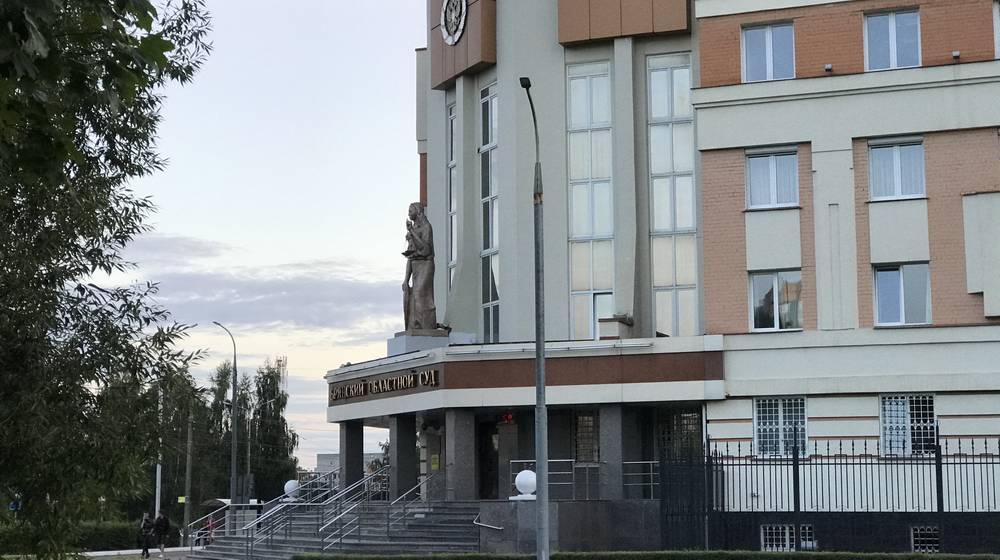В Брянске суд не смягчил приговор вымогателю 600 тысяч рублей у мужчины
