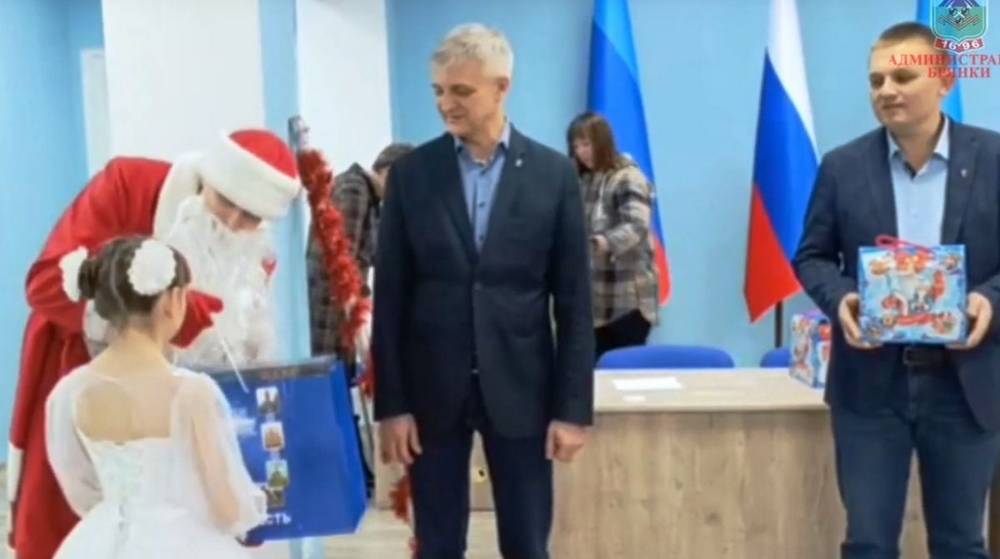 Всероссийская акция «Ёлка желаний» продолжает радовать детвору Брянки