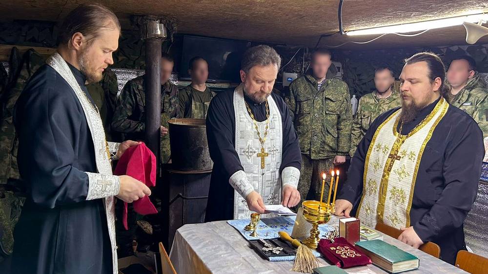 Брянские священники совершили поездку для духовного окормления воинов