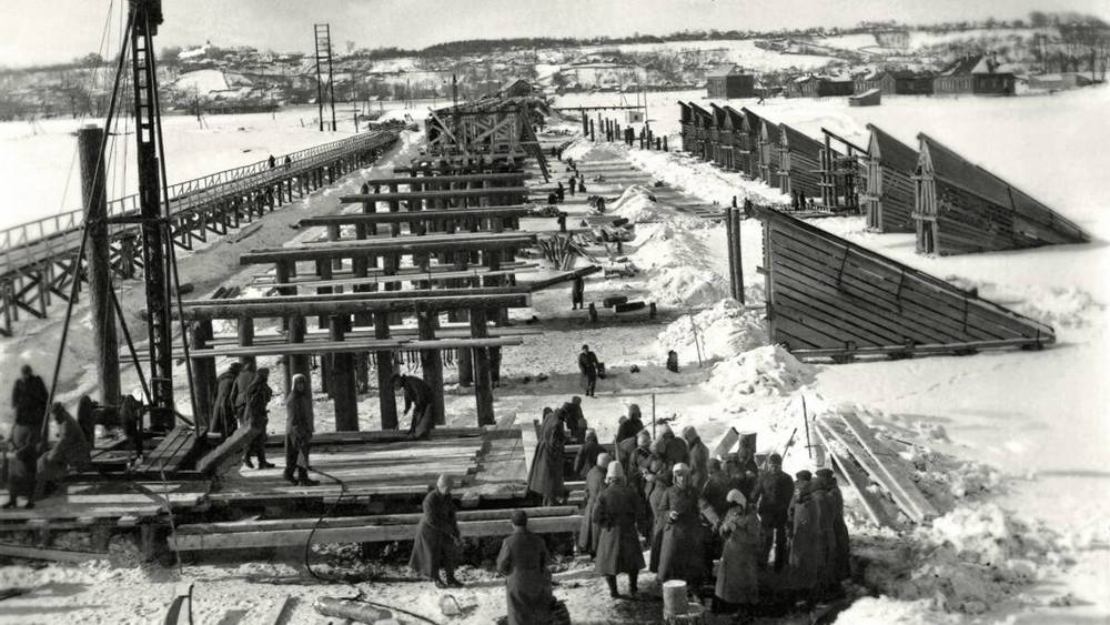 В Брянске опубликовали фото строительства моста через Десну в 1942 году