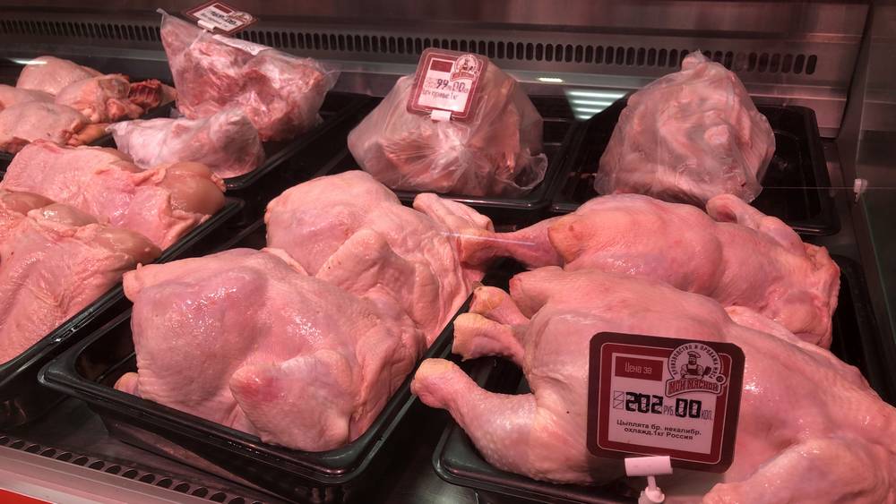 В брянских магазинах сообщили, пропадет ли курятина