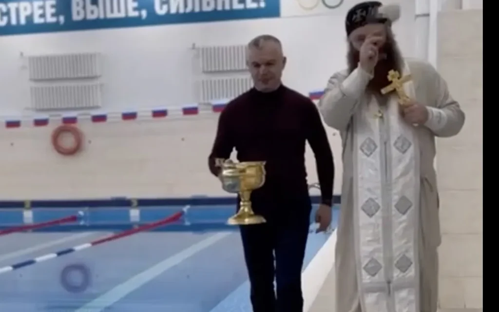 Жители Брянска смогли совершить омовение крещенской водой в комфортных условиях