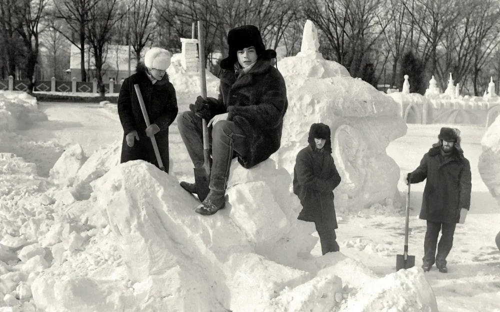 Жителям Брянска показали фото снежного городка 1980-х годов возле Кургана Бессмертия