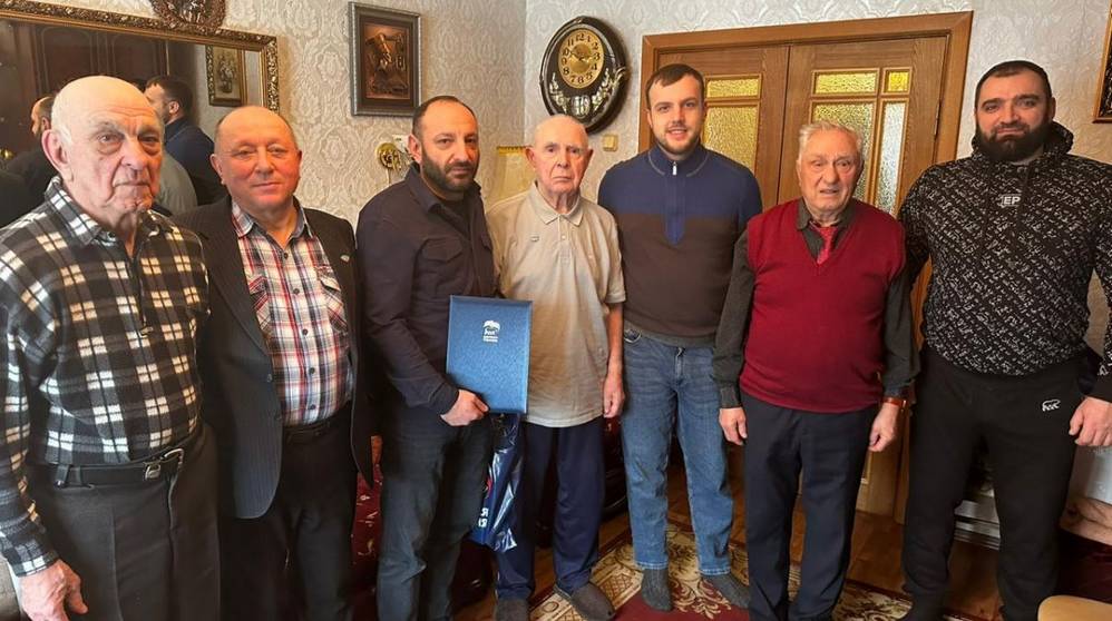 Брянские партийцы поздравили Героя Советского Союза Ивана Кашина с Днём рождения!