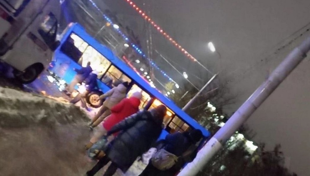 В Брянске утром 19 января на обледенелых дорогах произошли 7 ДТП – пострадал один человек