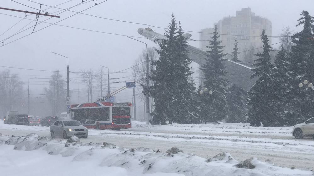 Власти Брянска призвали предприятия ради горожан помочь в борьбе с гололедом