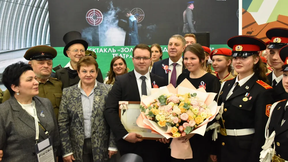 На выставке «Россия» в Москве семья брянских врачей получила ключи от квартиры