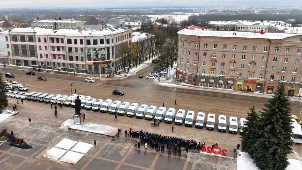 Брянским медицинским организациям передали новые транспортные средства