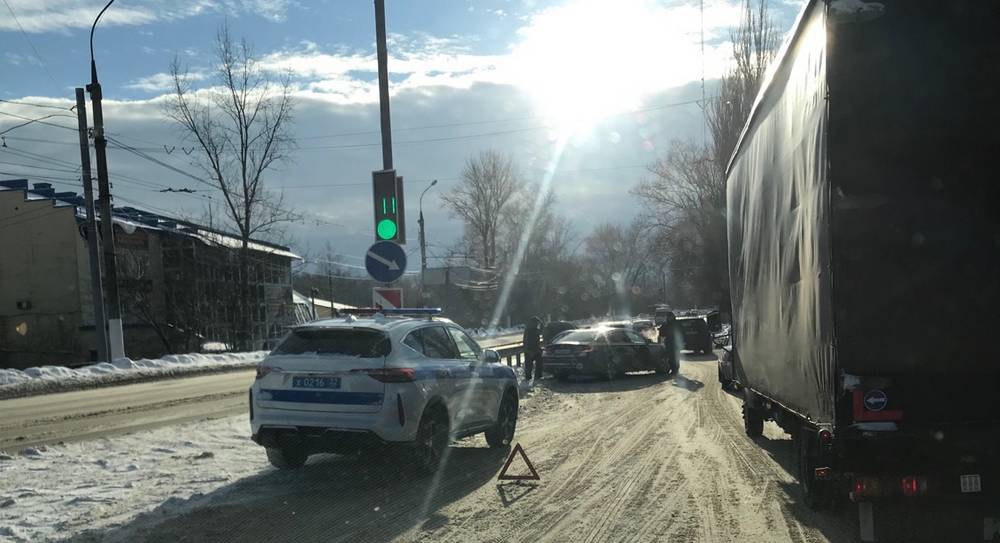 В Брянске заснеженный спуск с Красноармейской улицы стал роковым для парящих