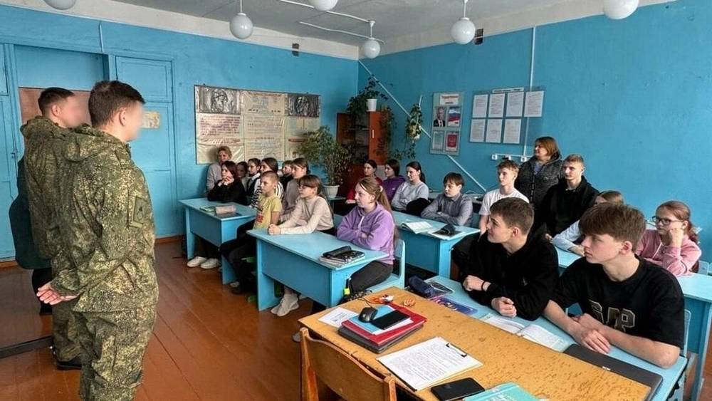 Брянские участники СВО встретились с красногорскими школьниками