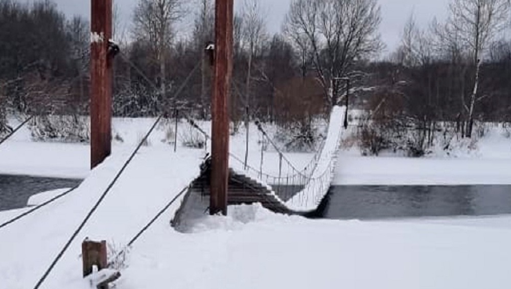 В Жуковском округе смертельно опасный подвесной мост оказался бесхозным