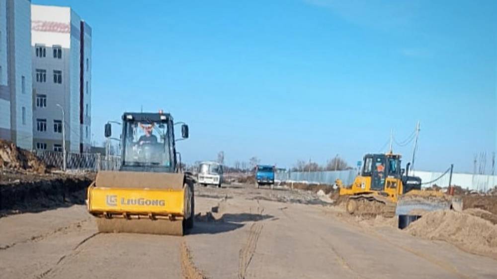 В Брянске подготовили часть основания для новой дороги на улице Амосова