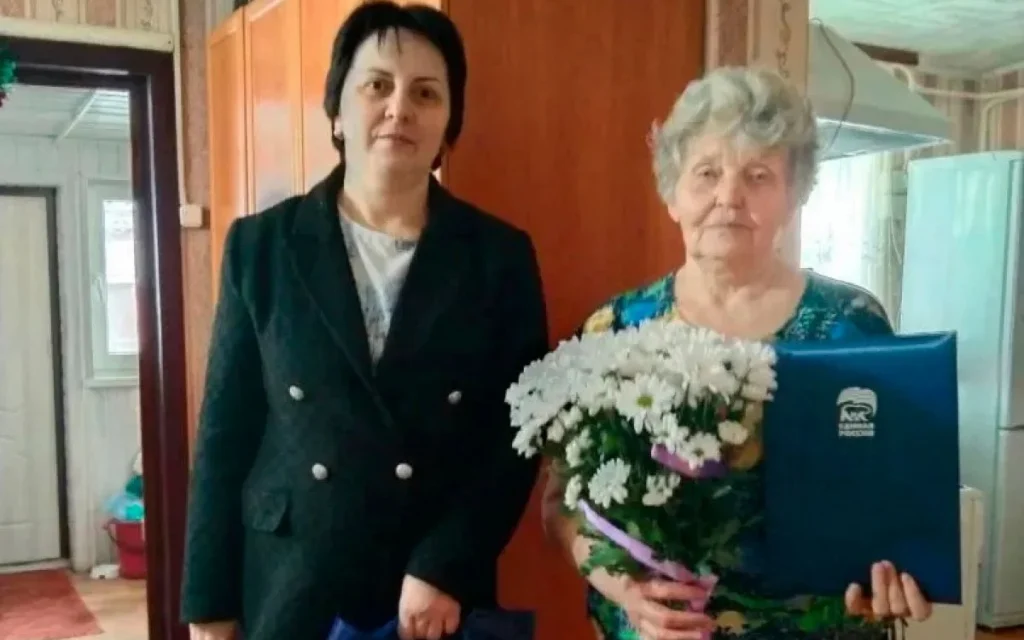 Суражское местное отделение партии поздравило с юбилеем старейшего члена партии