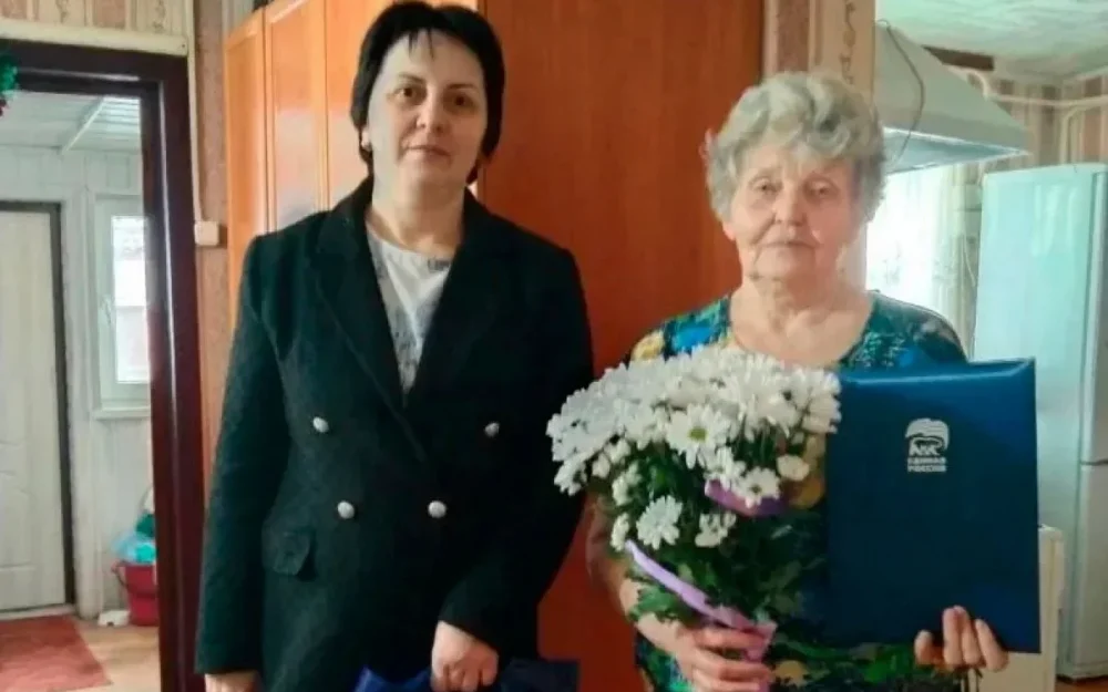 Суражское местное отделение партии поздравило с юбилеем старейшего члена партии