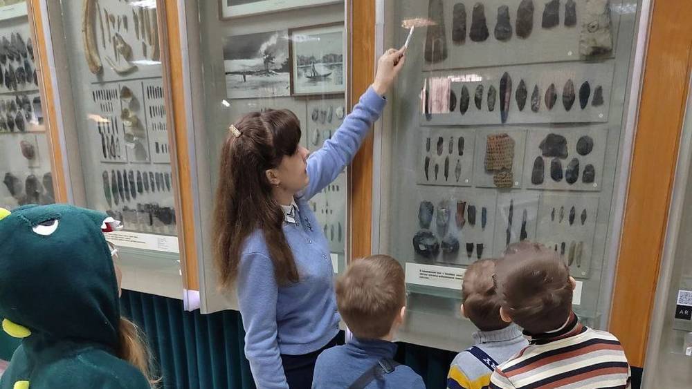 Юные археологи Брянского краеведческого музея перенеслись в новый каменный век