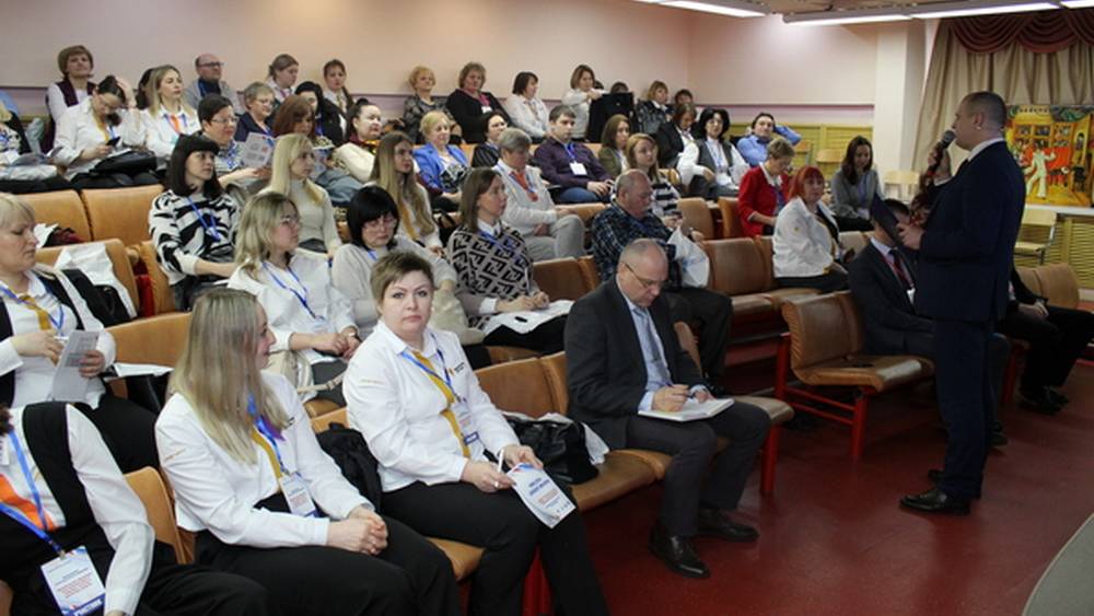 В Брянске педагоги обсудили развитие дополнительного образования