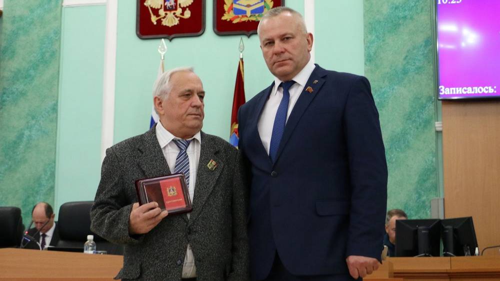 В Брянской облдуме вручили награды работникам медицины