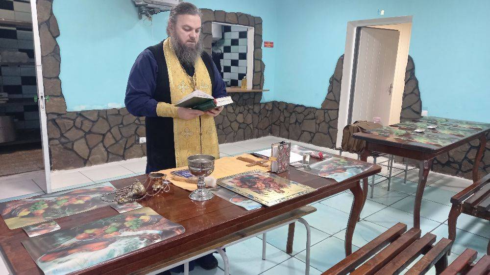 В зоне специальной военной операции работают брянские священники