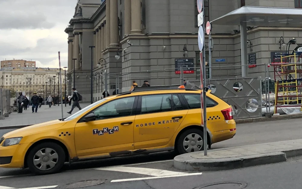Жителям Брянской области пообещали обуздать высокие цены на такси