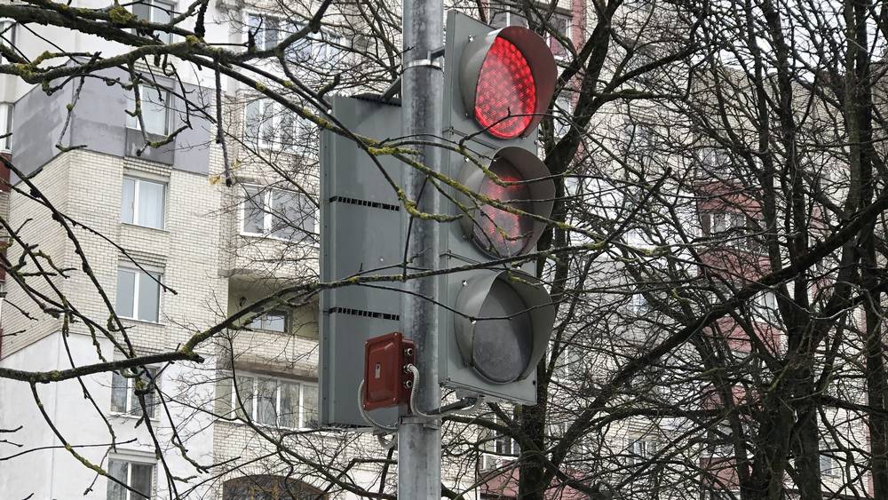 В Брянске лишь 13 водителей из тысячи уличили в проезде на красный сигнал светофора